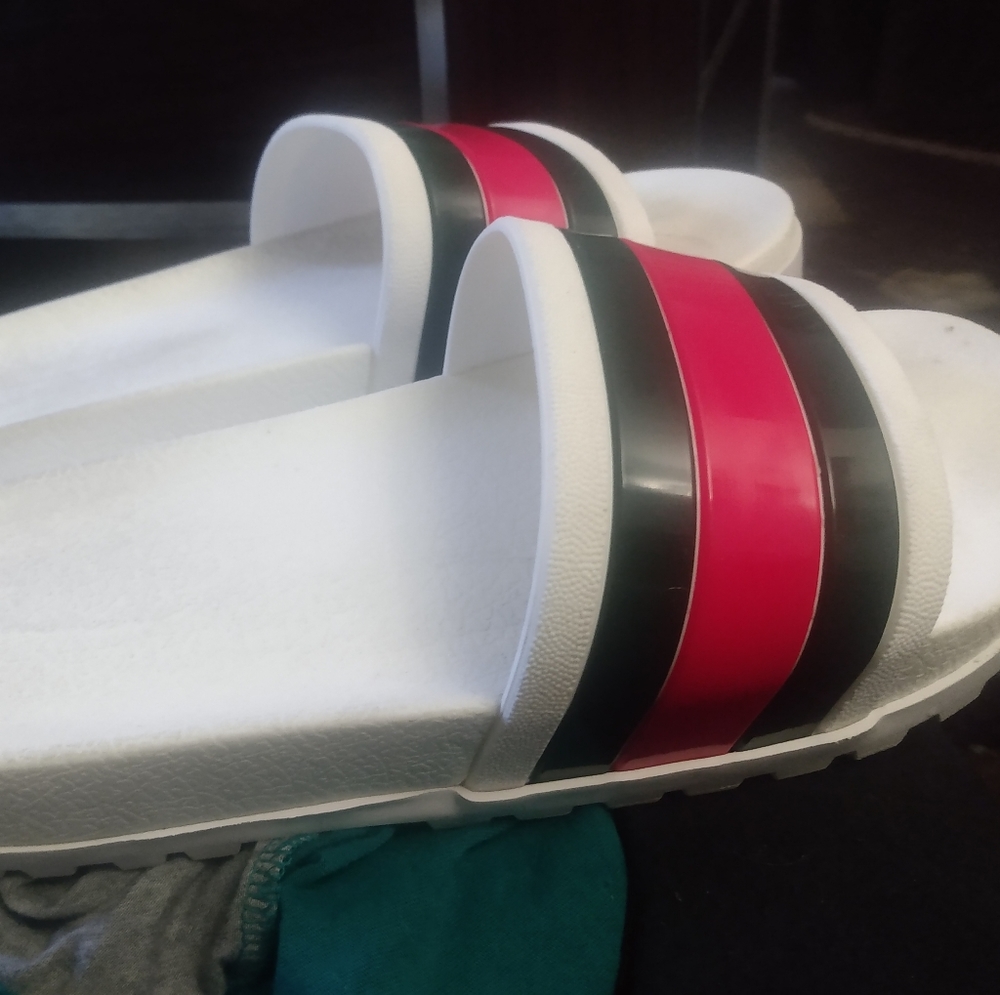 Gucci

Men's Web Signature Stripe Slide Sandals